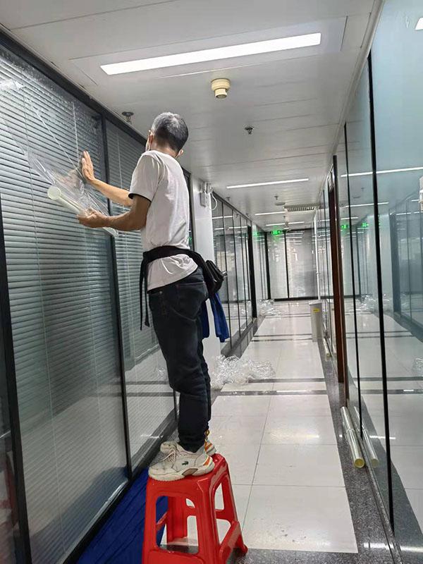 政府单位：上海黄浦社保中心玻璃隔断防爆膜装贴6层楼