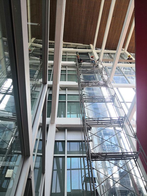 银联商务中心大楼整体装贴防爆膜