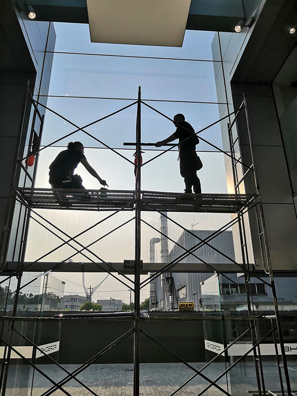 保时捷4s店装贴美国进口隔热膜